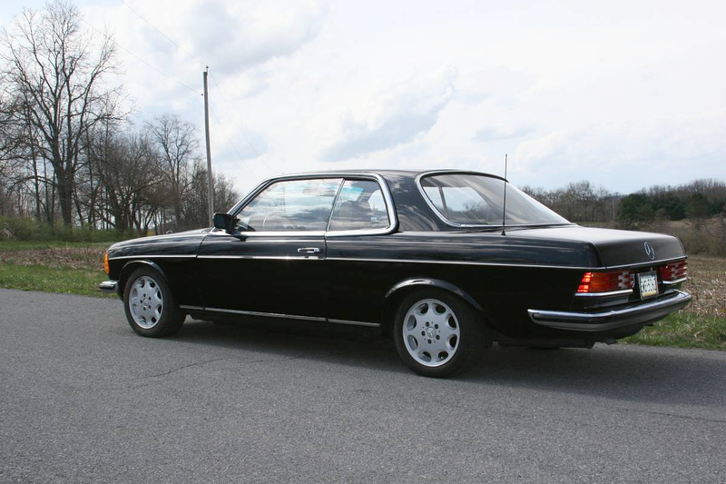 Illustration for article titled For $7,995, Could You See Yourself In This 1983 Mercedes 230CE?